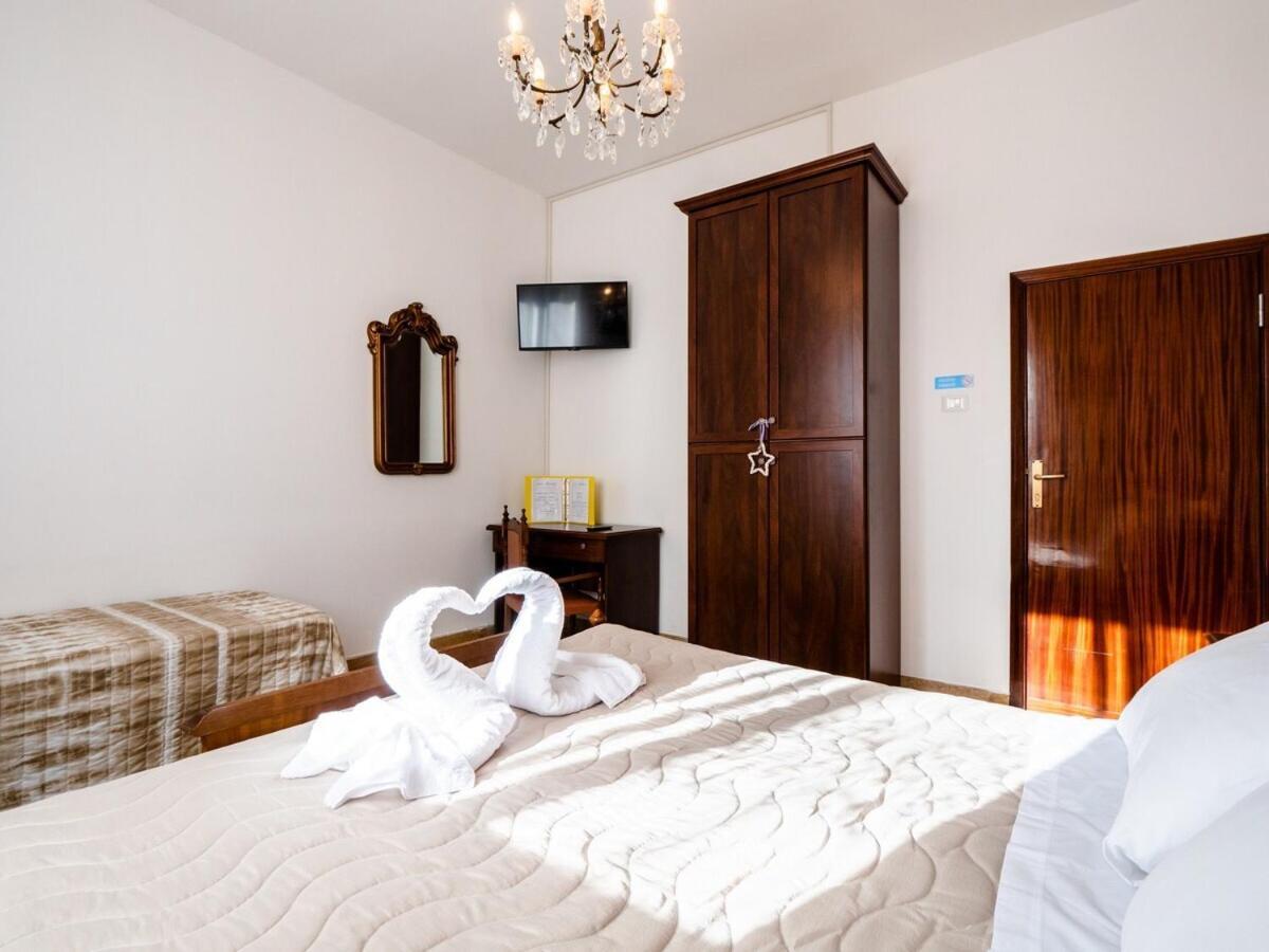 Casa Mafalda - Rooms, Friends And More - Affittacamere, Guest House Senigallia Exterior foto