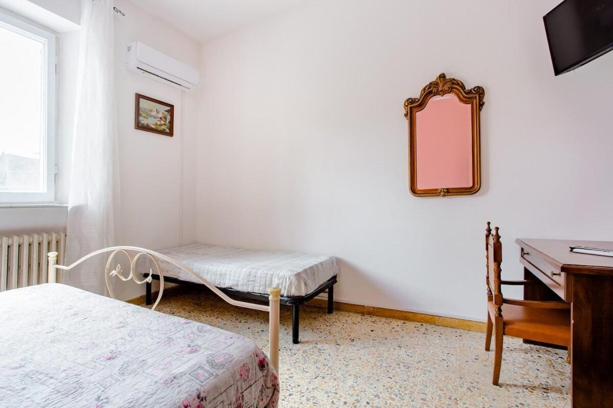 Casa Mafalda - Rooms, Friends And More - Affittacamere, Guest House Senigallia Zimmer foto